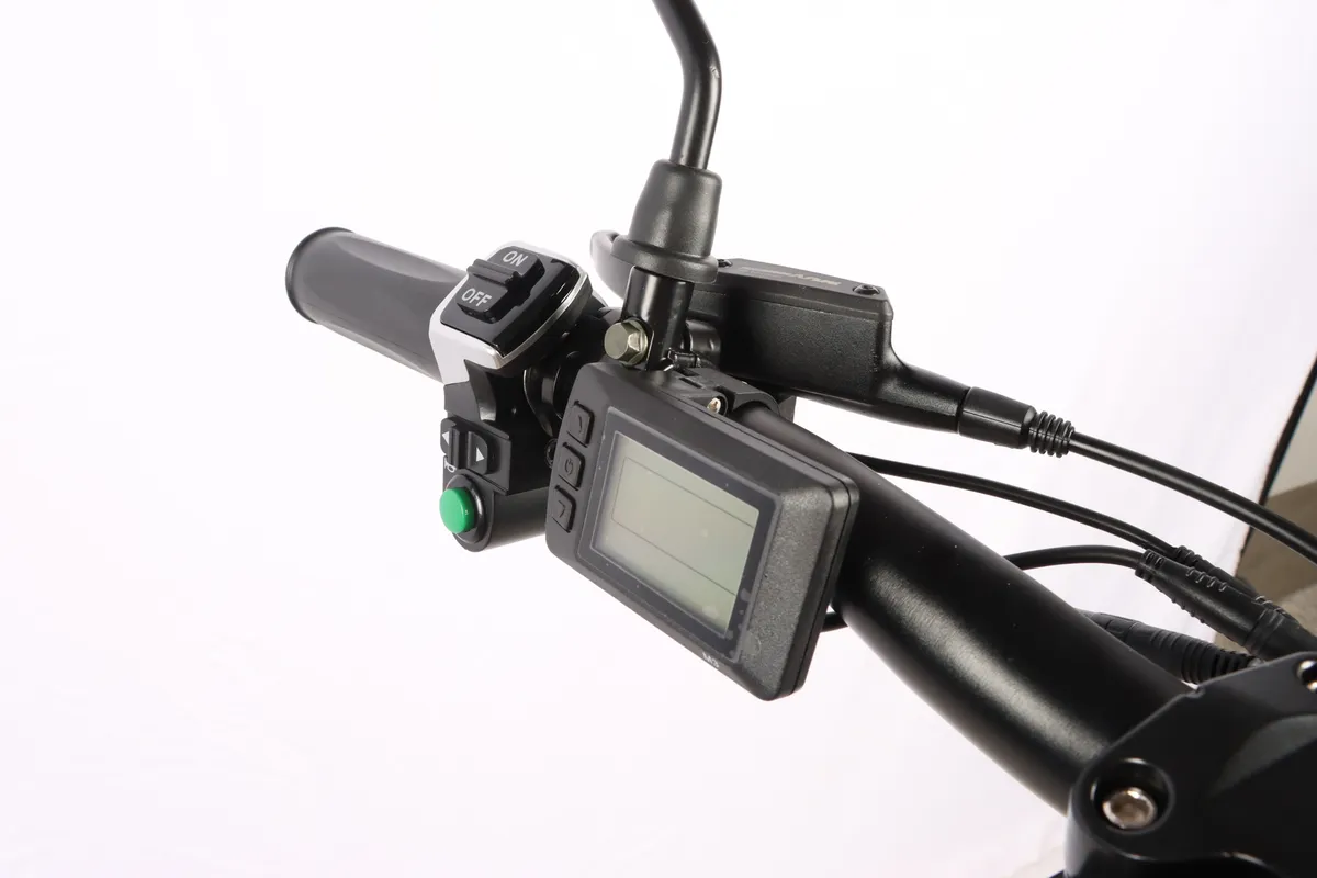 Detalhe técnico do Patinete elétrico MFX Muv Flow